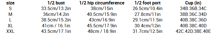 Éblouissez-vous dans un maillot une-pièce sexy à fleurs jaunes qui crie le plaisir du soleil