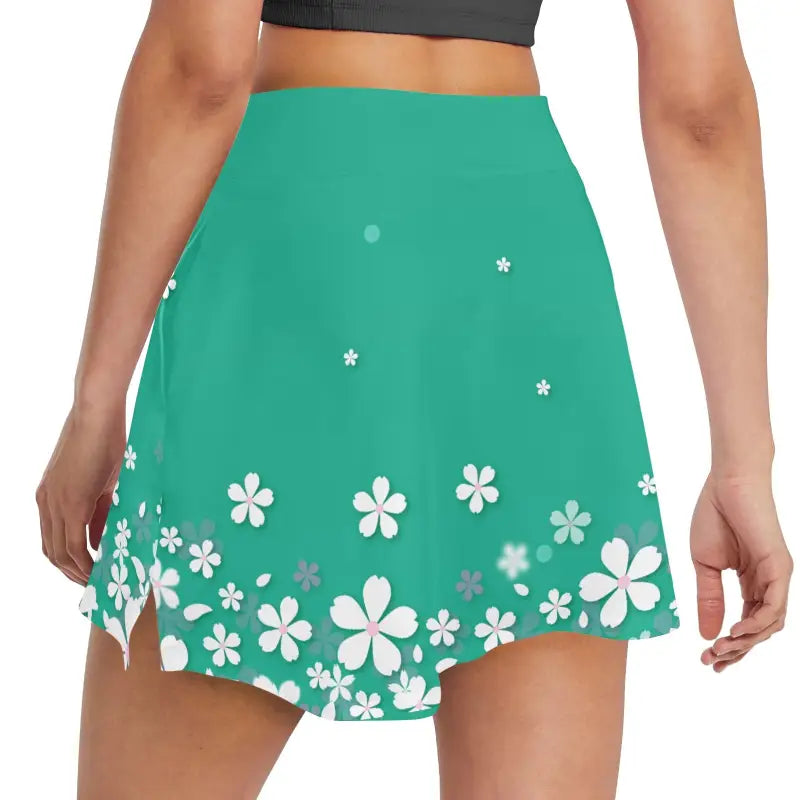 Green floral golf skirt with boho vibes for a chic sporty look
